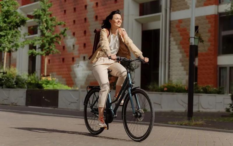 <p>Fietsen zonder ondersteuning.</p>

<p>&nbsp;</p>
